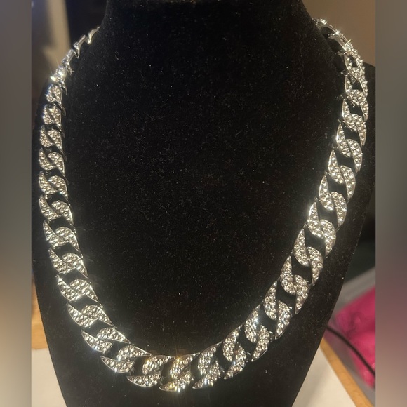 Silver Chain Necklace With Clear Rhinestones - Picture 2 of 8